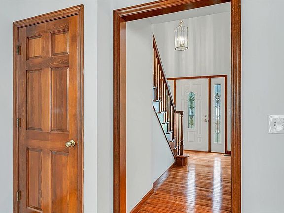 2nd image of 16402 Jefferson Hill Ct