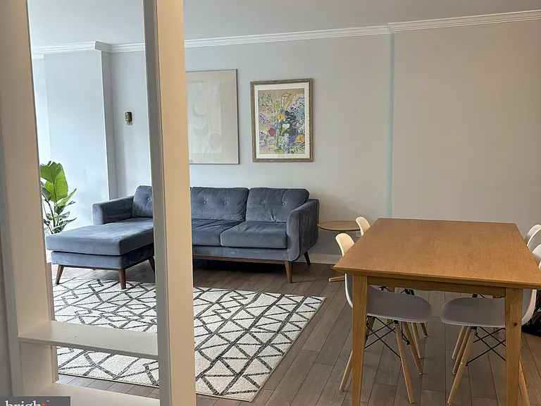 305 C St NE #104 — Photo 7