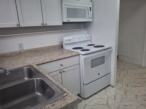 28 1/2 Western Ave, Newark, OH 43055