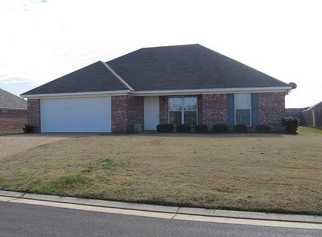 1st image of 211 White Oak Pl