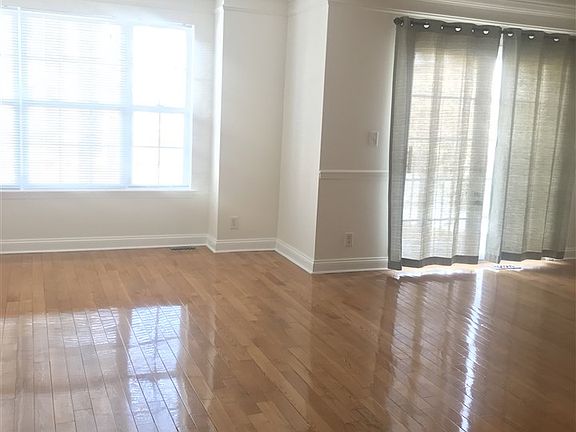 5th image of 130 Blue Heron Dr #130
