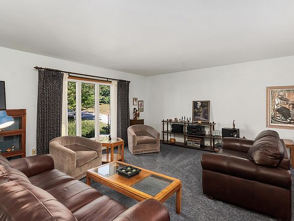5th image of 324 Wildwood Dr #324