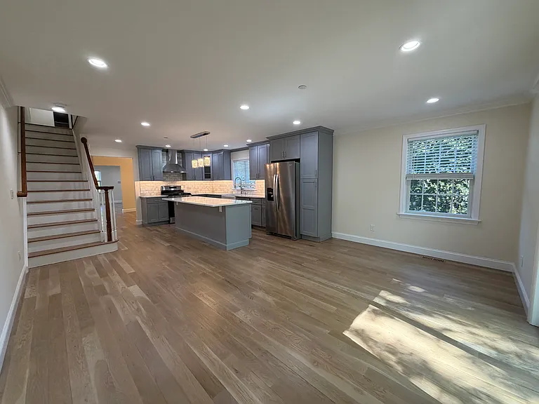 94 Thatcher Ave — Photo 6