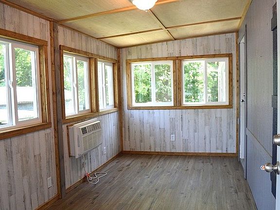 5th image of 104 Coachlight Ln