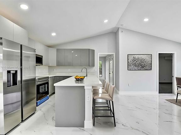 3rd image of 315 Loire Ave S