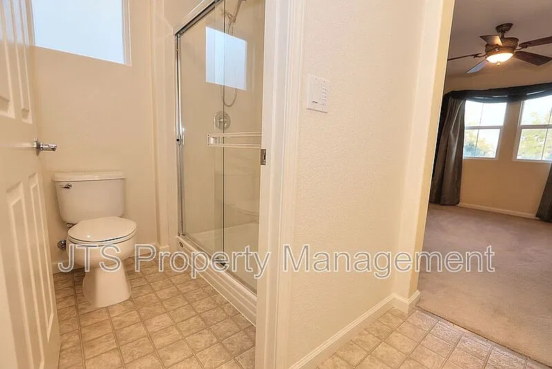 3 bed, 2.5 bath, 2613 sqft, $2,495 — Photo 4