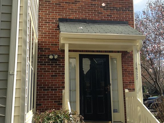 Side entry for privacy. 