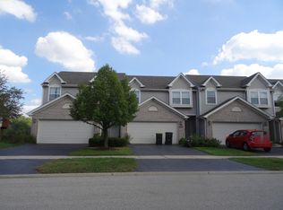 1002 Viewpoint Dr, Lake In The Hills, IL 60156