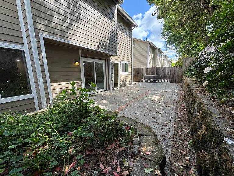 Beech Ave — Photo 37