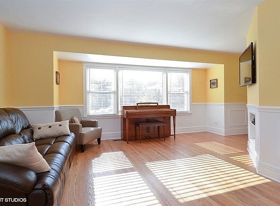 2nd image of 4314 Oakton St