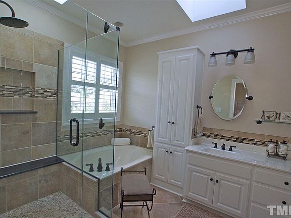 5th image of 300 Wentworth Cir