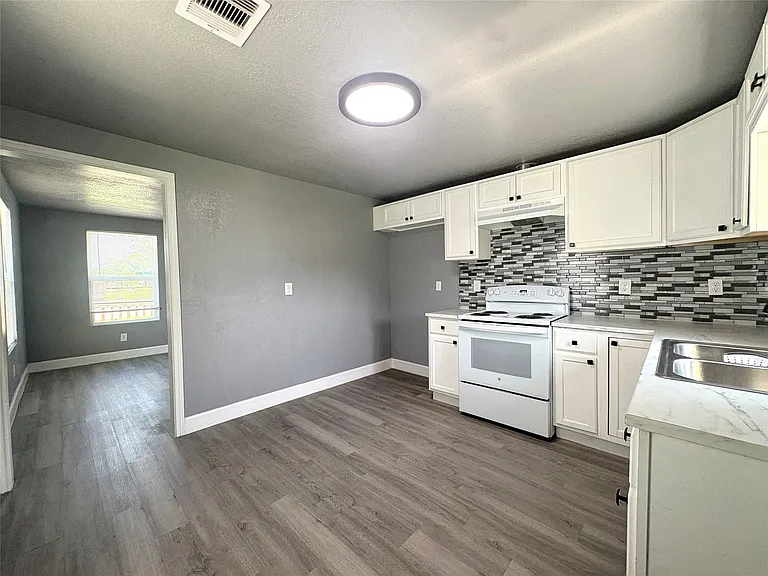 405 N Erskine St — Photo 5