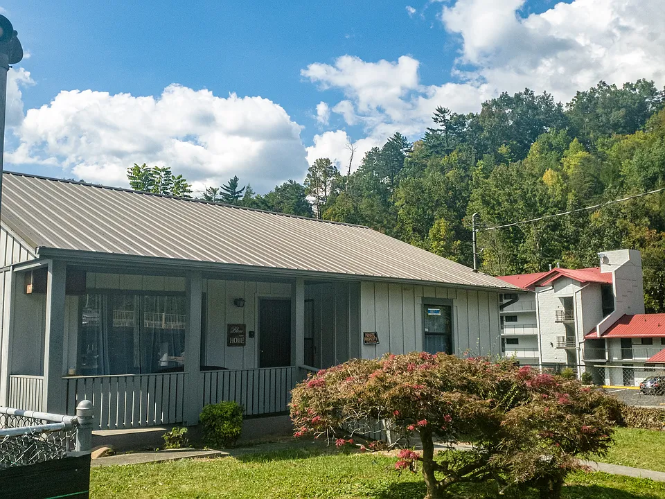 115 Spruce Ln