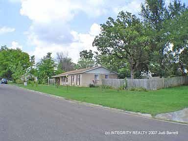 Large lot with privacy fence!