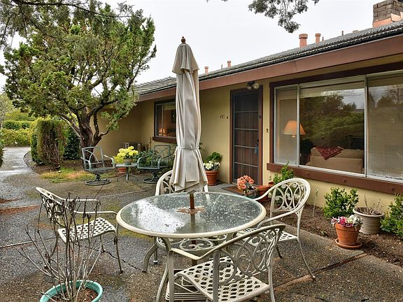 3rd image of 441 Las Casitas Court UNIT B