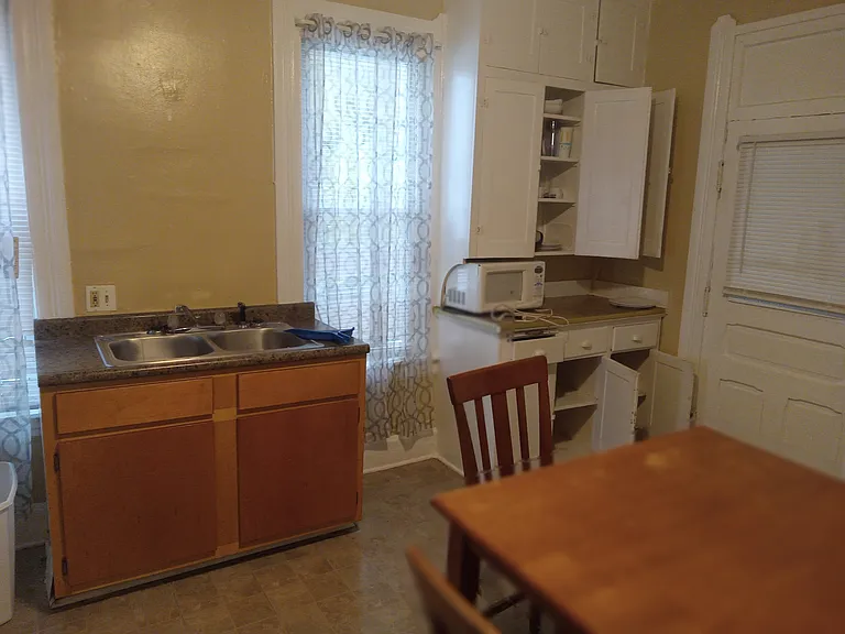 Kitchen to the left