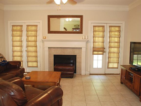 4th image of 202 W Castle Harbour Dr