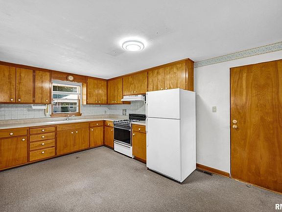 5th image of 14 Rose Ct