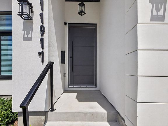 4th image of 11917 Chalmer Pl