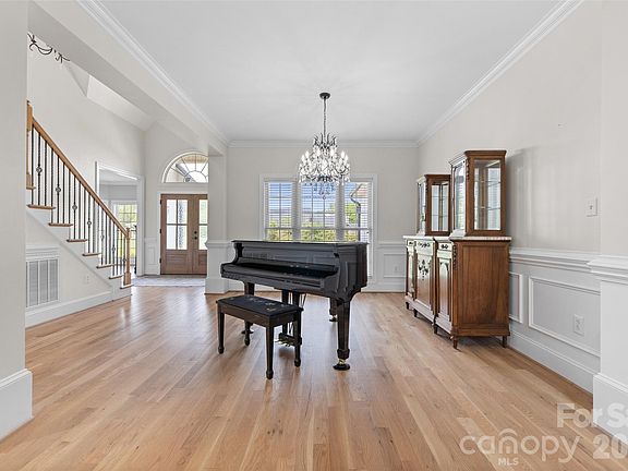 5th image of 2015 Pierson Dr
