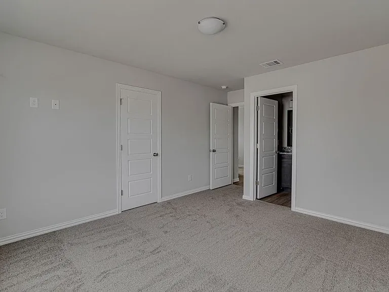 1138 E Broadway Ave — Photo 5