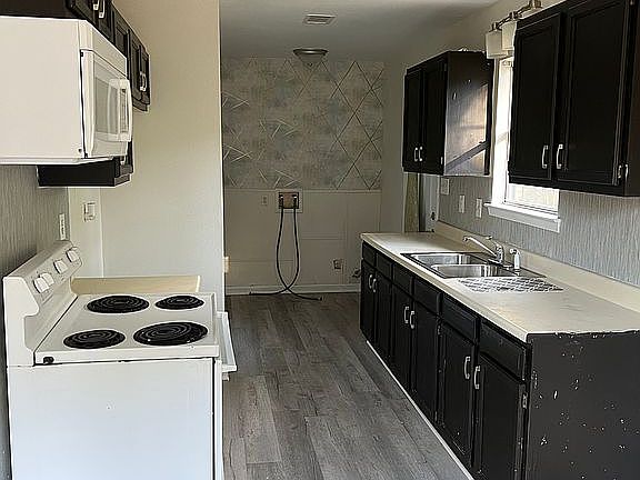 3rd image of 624 NE 4th Ave