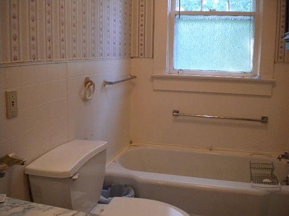 5th image of 901 Reynolds Ave