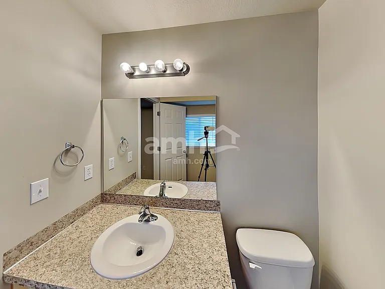 5252 S 4300 W — Photo 12