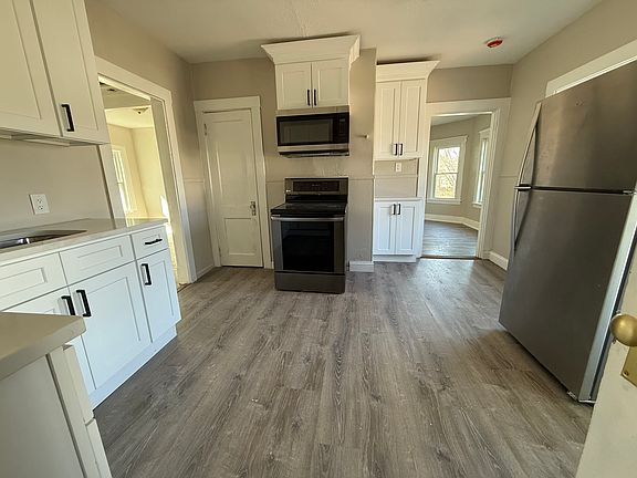 3rd image of 68 Ash St #2