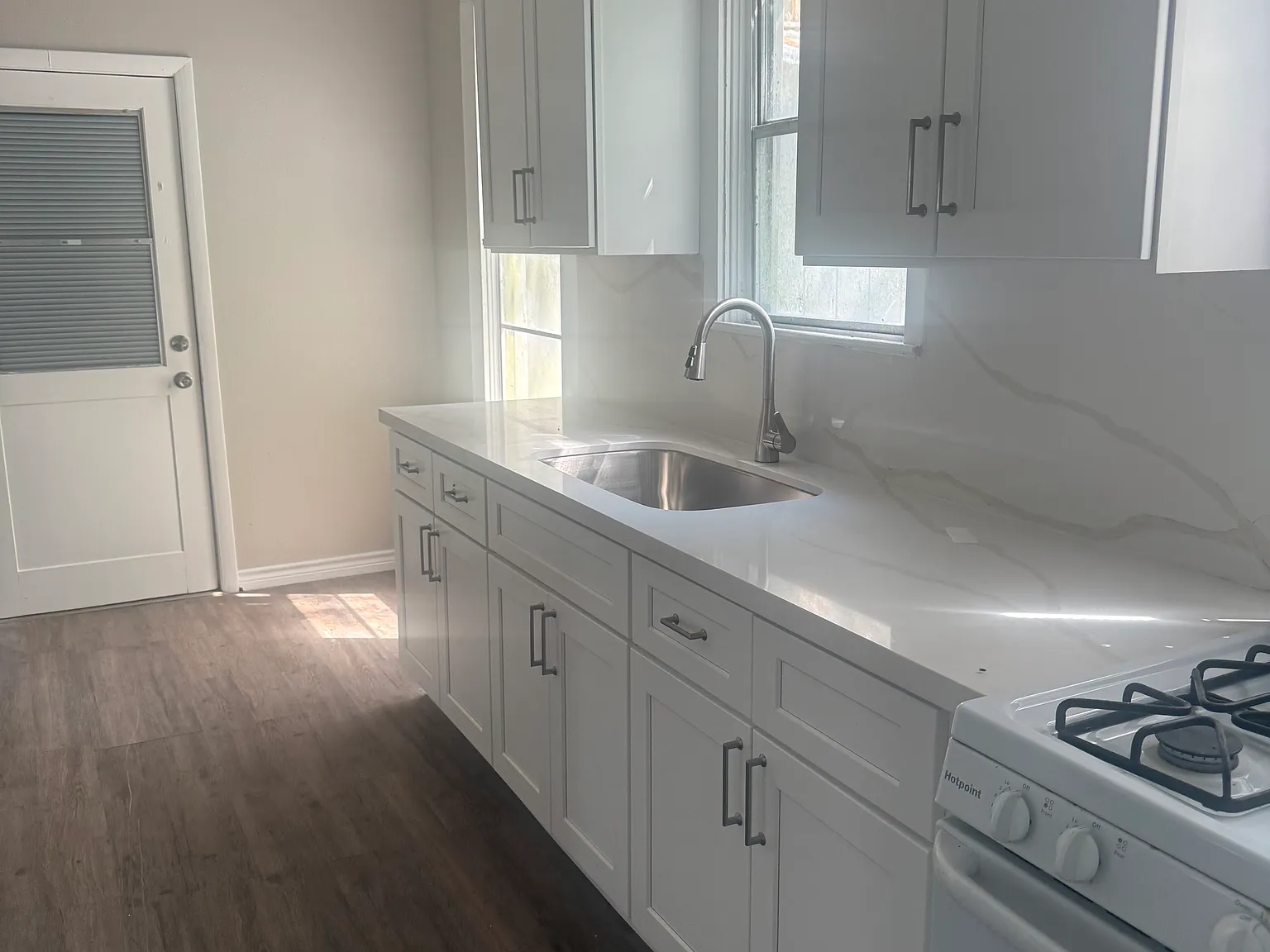 3 bed, 1200 sqft, $1,500 — Photo 2