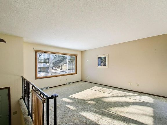 3rd image of 1729 Burns Ave