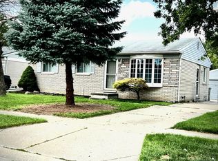 20215 Broadacres St, Clinton Township, MI 48035