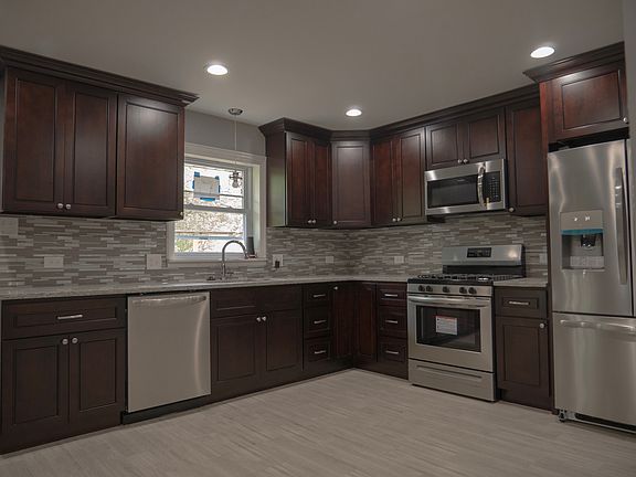 5th image of 721 E 170th St