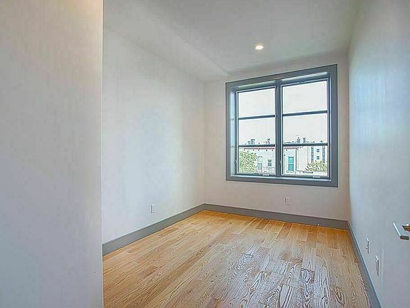 5th image of 182 Jefferson St #3R