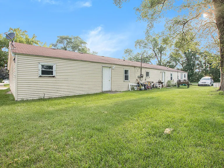 2 bed, 1.0 bath, $800 — Photo 16
