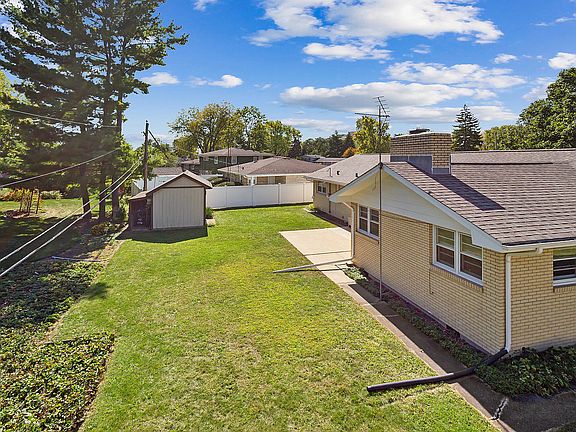 3rd image of 410 Bevan Dr W