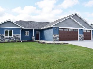 2582 Stony Creek Dr, Owatonna, MN 55060