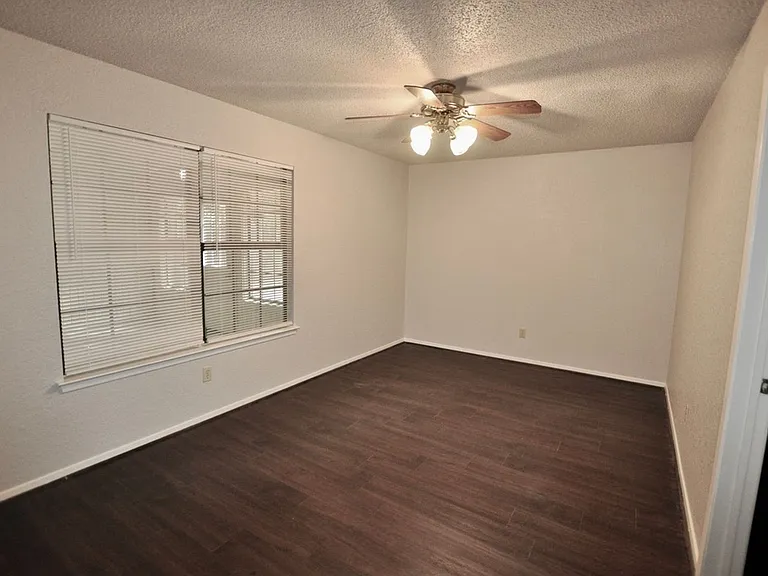 103 Kenshire Ct — Photo 8
