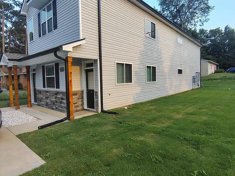 1061 Pinecrest Ave NW #B — Photo 3