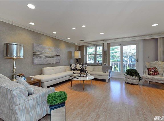 4th image of 1534 Broadway