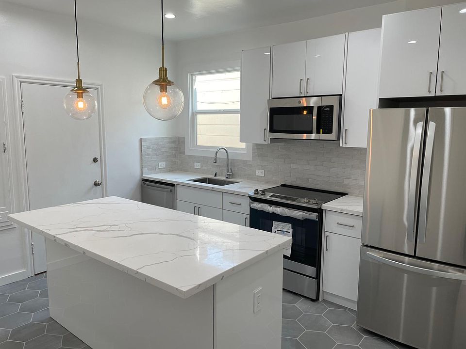 1st image of 3245 23rd St #1