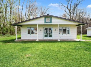 51220 Maplewood Dr, Elkhart, IN 46514