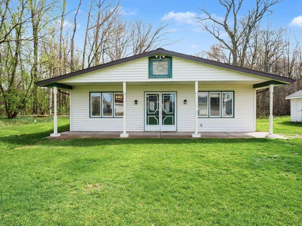 51220 Maplewood Dr, Elkhart, IN 46514