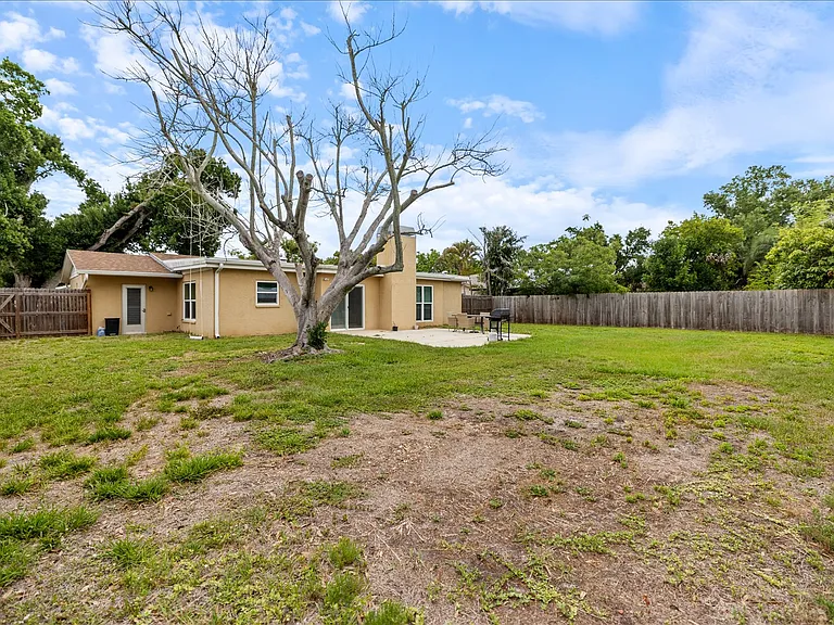 818 Plum Tree Ln — Photo 36