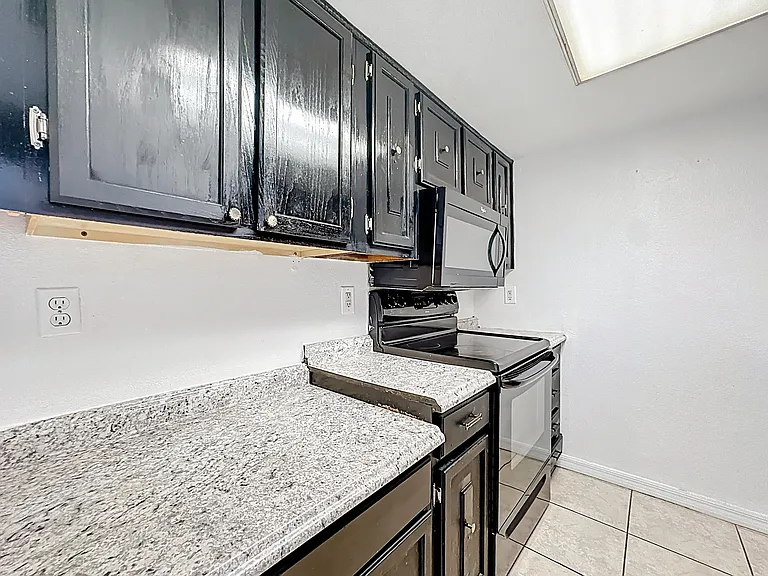 5977 Village Cir #5977 — Photo 4
