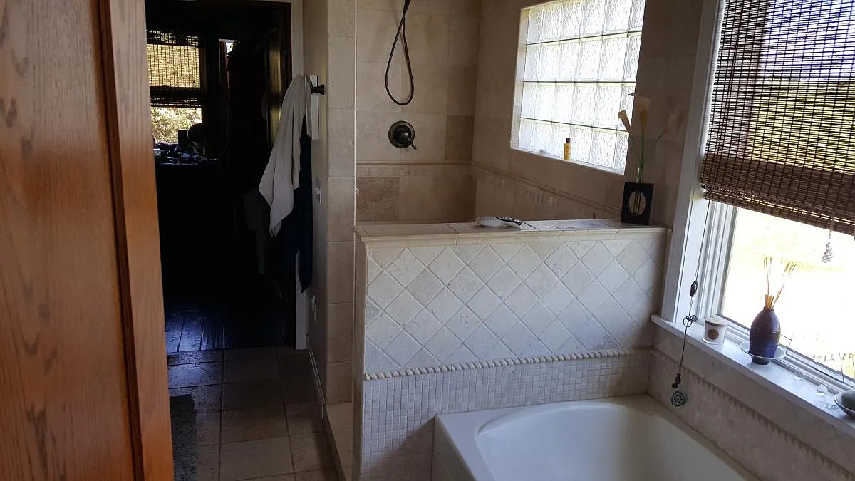 3 bed, 2200 sqft, $2,300 — Photo 3