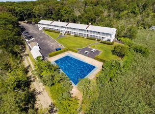 33 W Tiana Rd, Hampton Bays, NY 11946