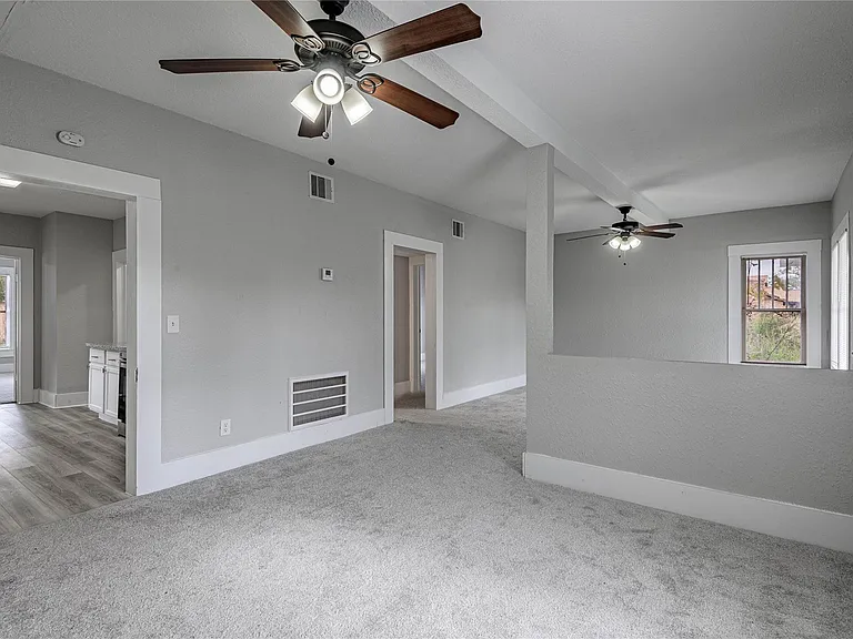200 W Caroline St #A — Photo 4