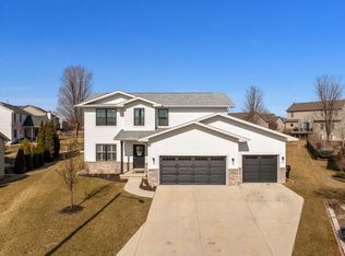 3 Flag Tree Ct, Bloomington, IL 61705