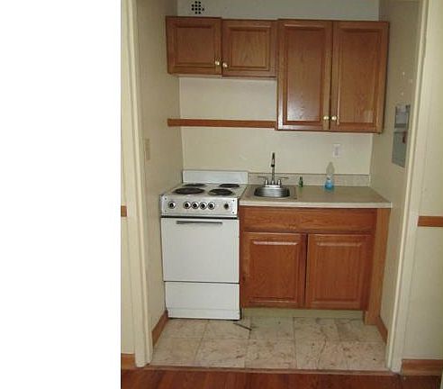 5th image of 11720 Edgewater Dr APT 209